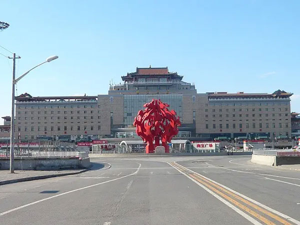 北京西站南广场